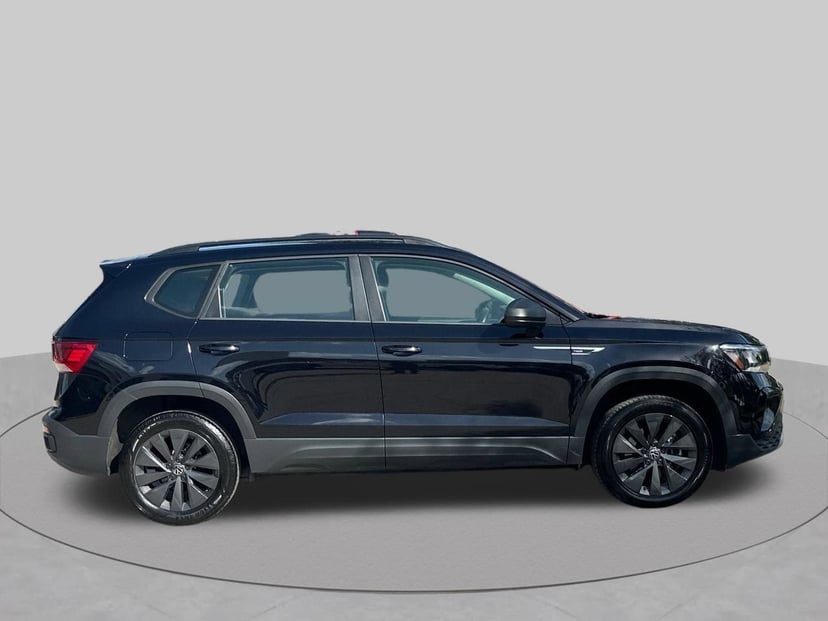 2024 Volkswagen Taos - Image 2