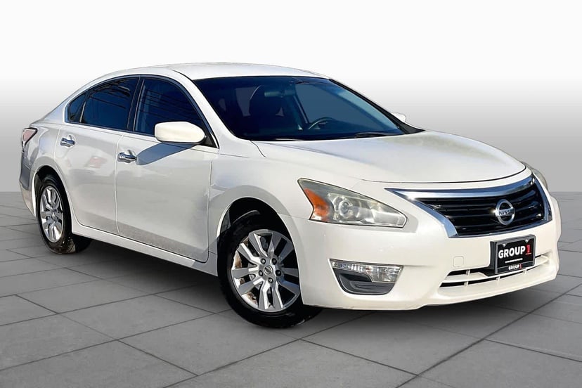 2015 Nissan Altima - Image 1