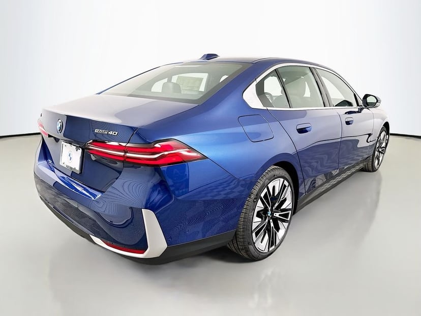 2026 BMW i5 - Image 2