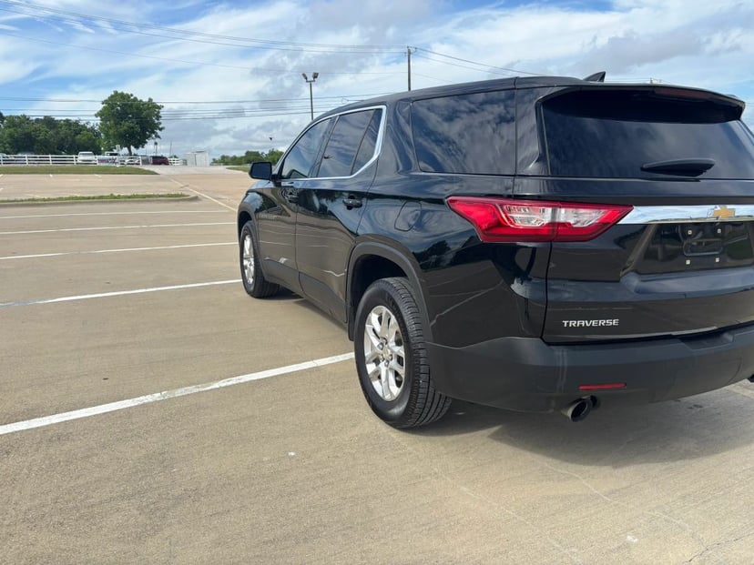 2020 Chevrolet Traverse - Image 2