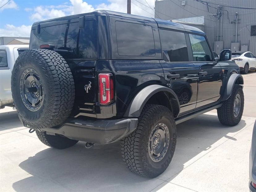 2025 Ford Bronco - Image 2