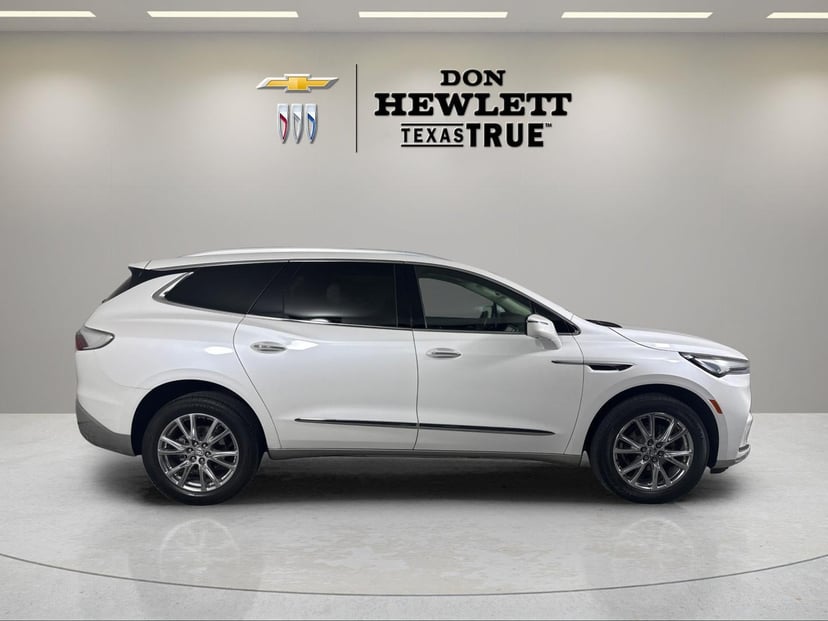 2023 Buick Enclave - Image 2