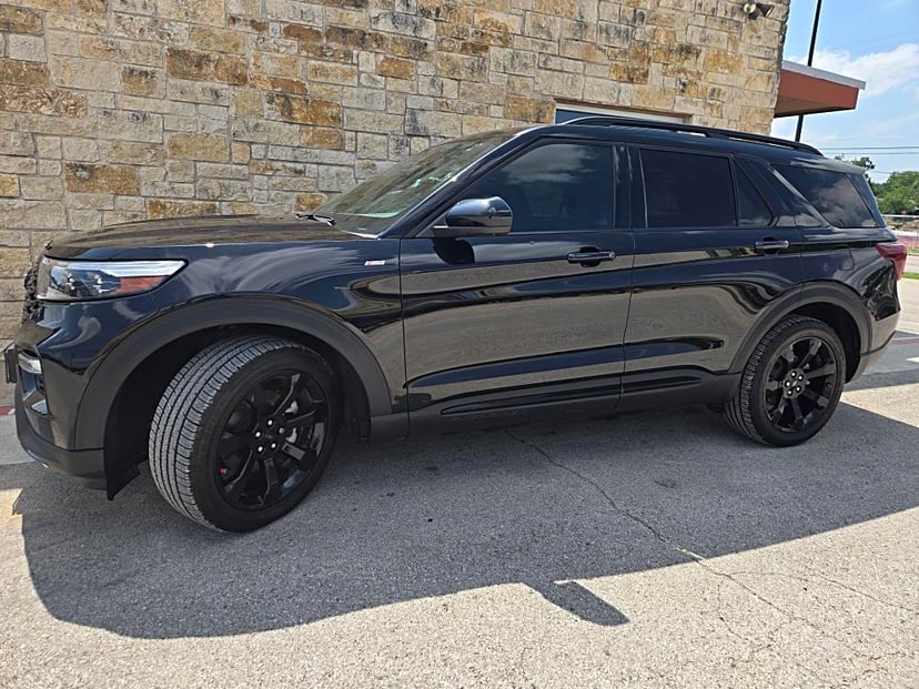 2023 Ford Explorer - Image 3