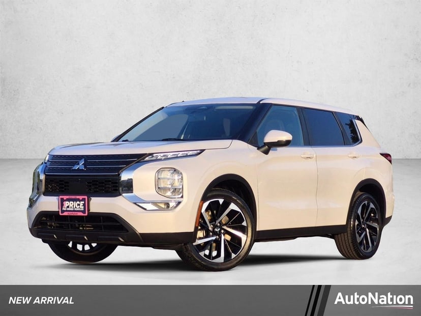 2022 Mitsubishi Outlander - Image 2