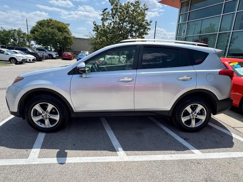 2015 Toyota RAV4 - Image 2