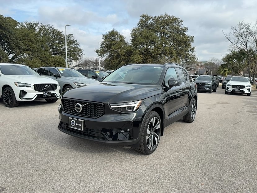 2026 Volvo XC40 - Image 1