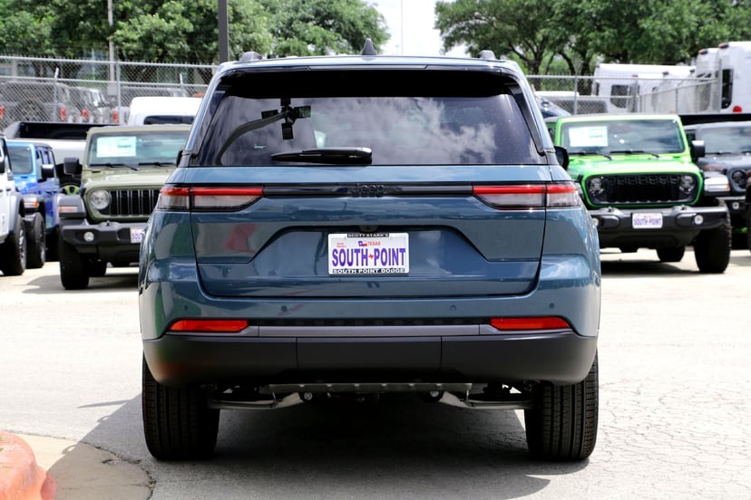 2026 Jeep Grand Cherokee - Image 3