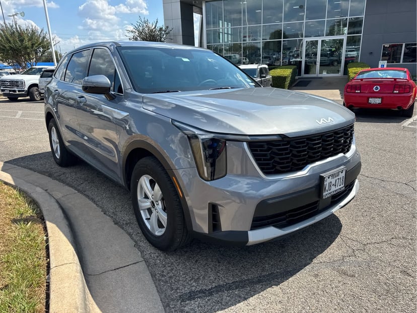 2025 Kia Sorento - Image 3