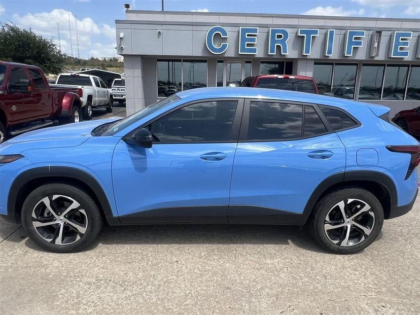 2024 Chevrolet Trax - Image 2