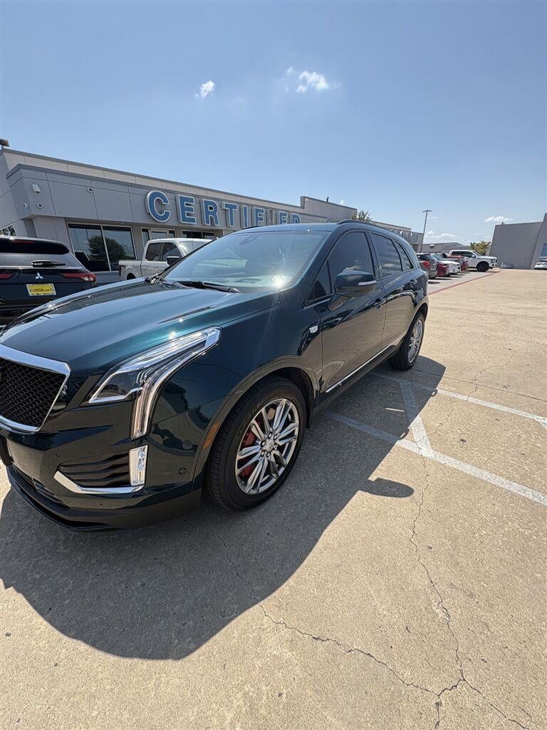 2025 Cadillac XT5 - Image 2