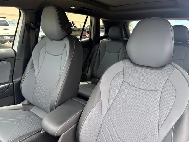 2025 Volkswagen Tiguan - Image 3