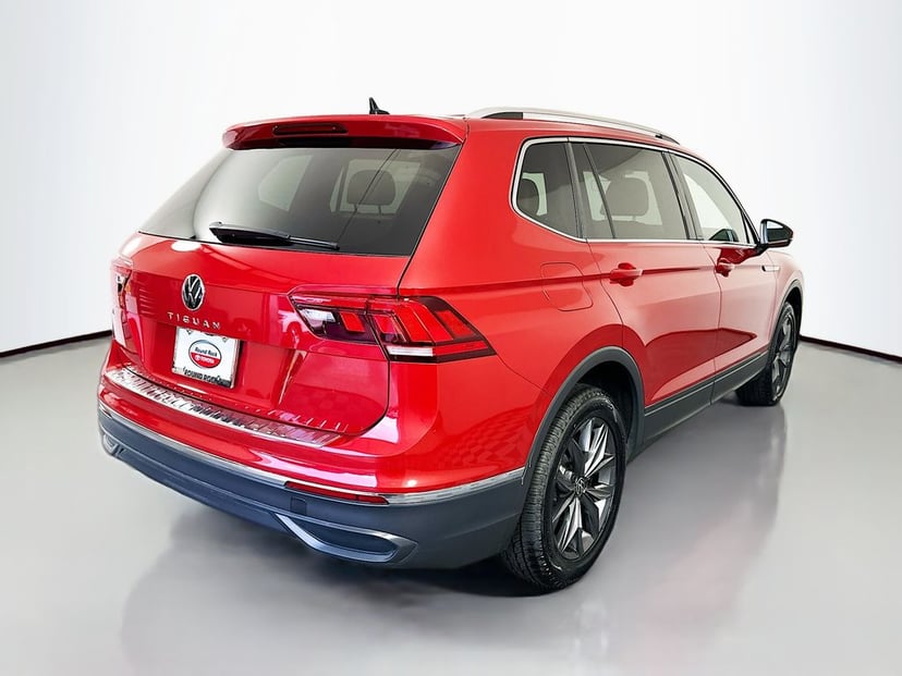 2024 Volkswagen Tiguan - Image 3