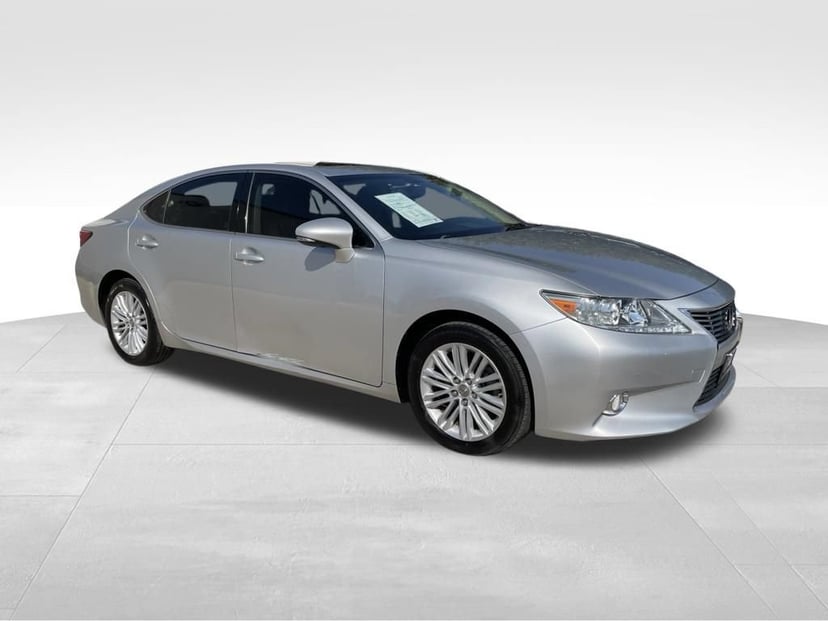 2014 Lexus ES - Image 2