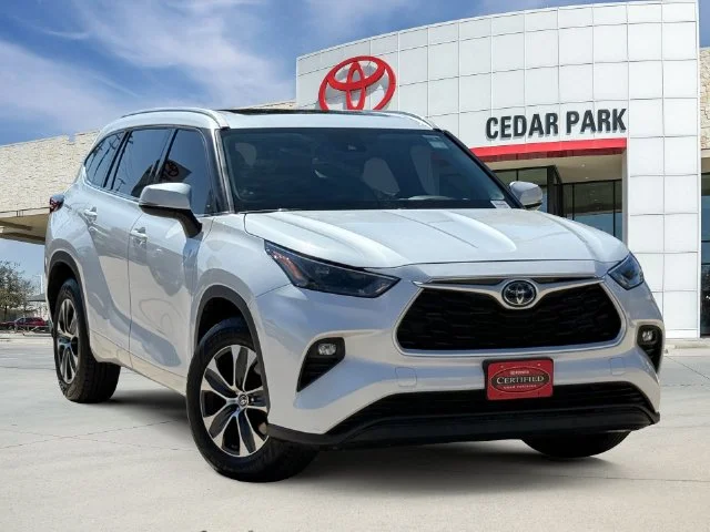 2022 Toyota Highlander - Image 1