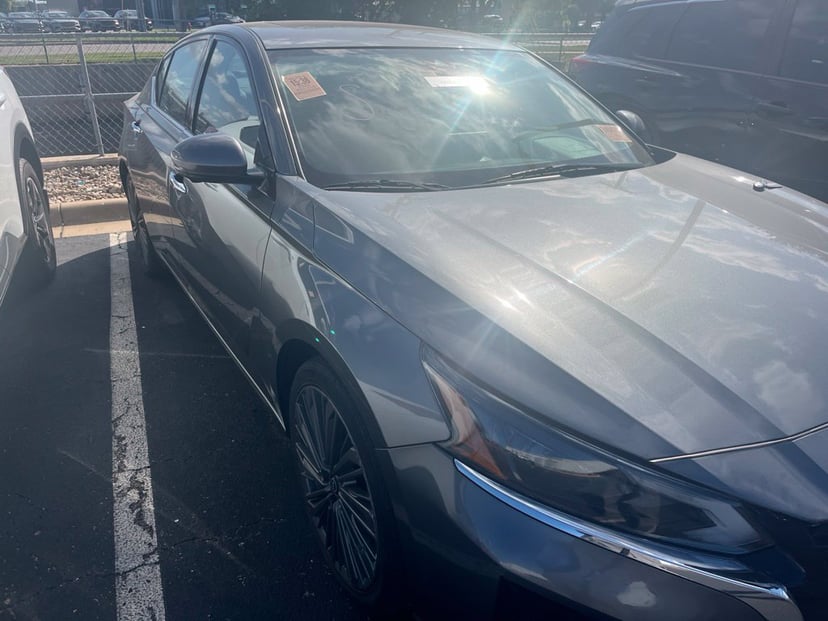 2023 Nissan Altima - Image 1
