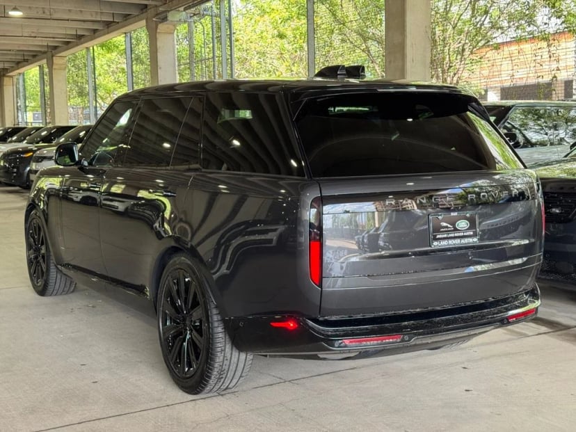 2026 Land Rover Range Rover - Image 2