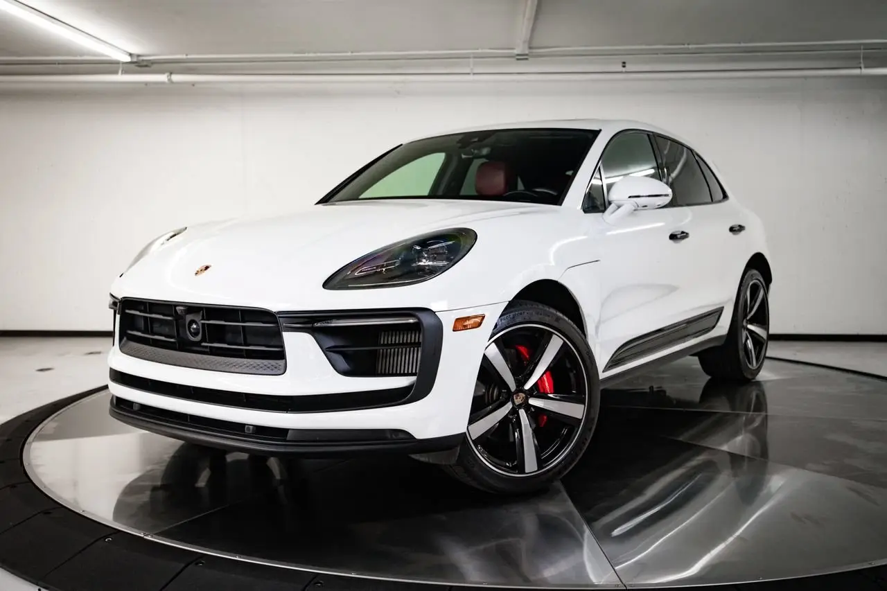 2024 Porsche Macan - Image 1