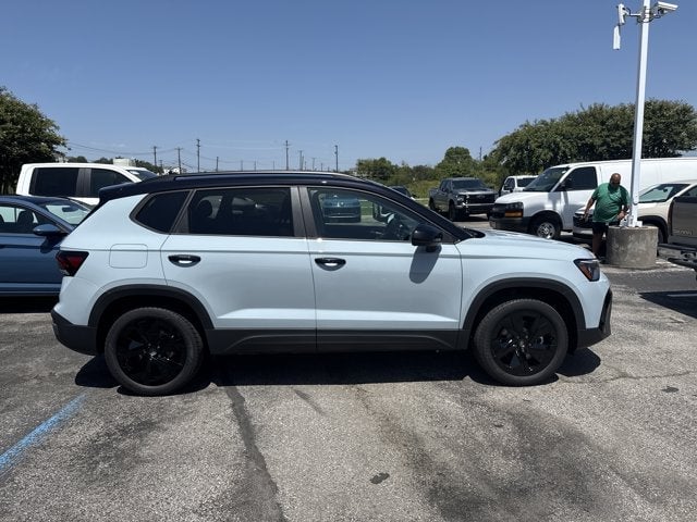 2026 Volkswagen Taos - Image 2
