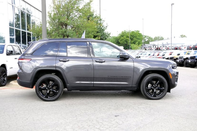 2023 Jeep Grand Cherokee - Image 1