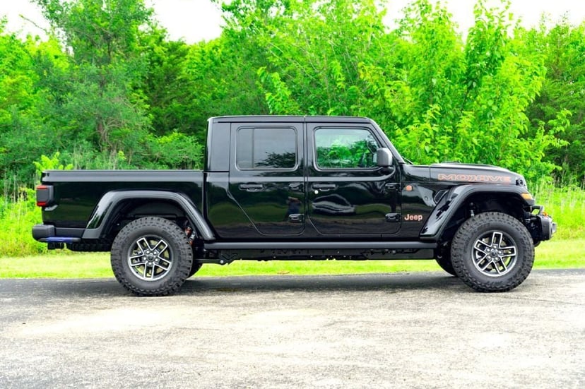 2026 Jeep Gladiator - Image 3