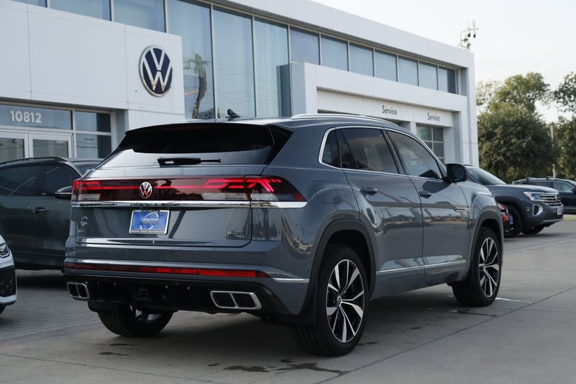 2026 Volkswagen Atlas Cross Sport - Image 3