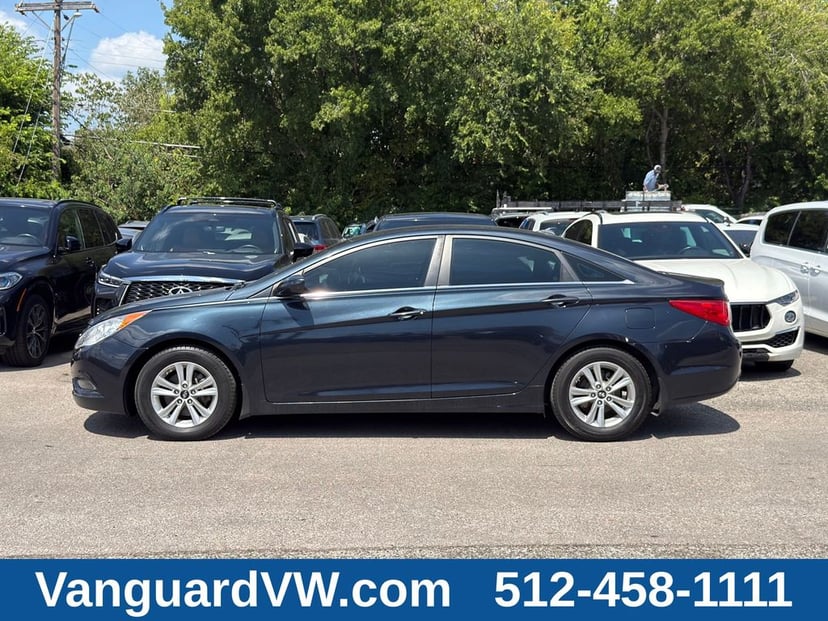 2013 Hyundai Sonata - Image 2