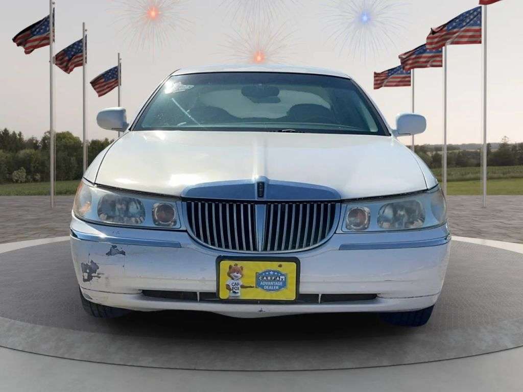 2001 Lincoln town car - Image 2