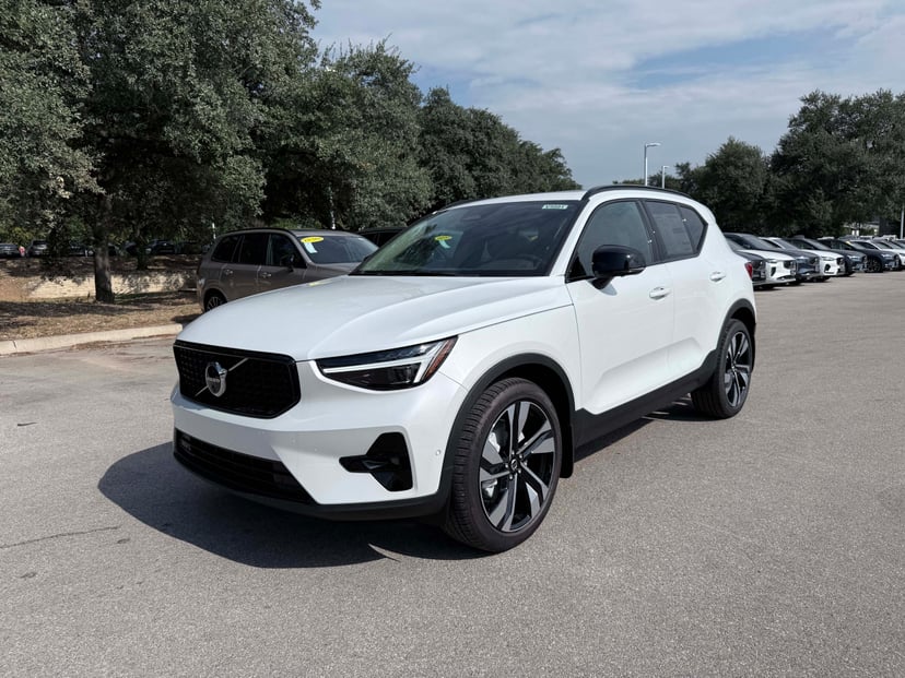 2026 Volvo XC40 - Image 1