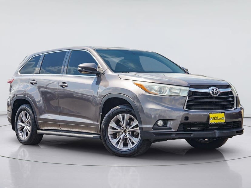 2015 Toyota Highlander - Image 1