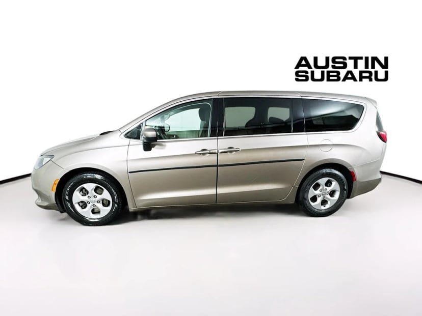 2017 Chrysler Pacifica - Image 2