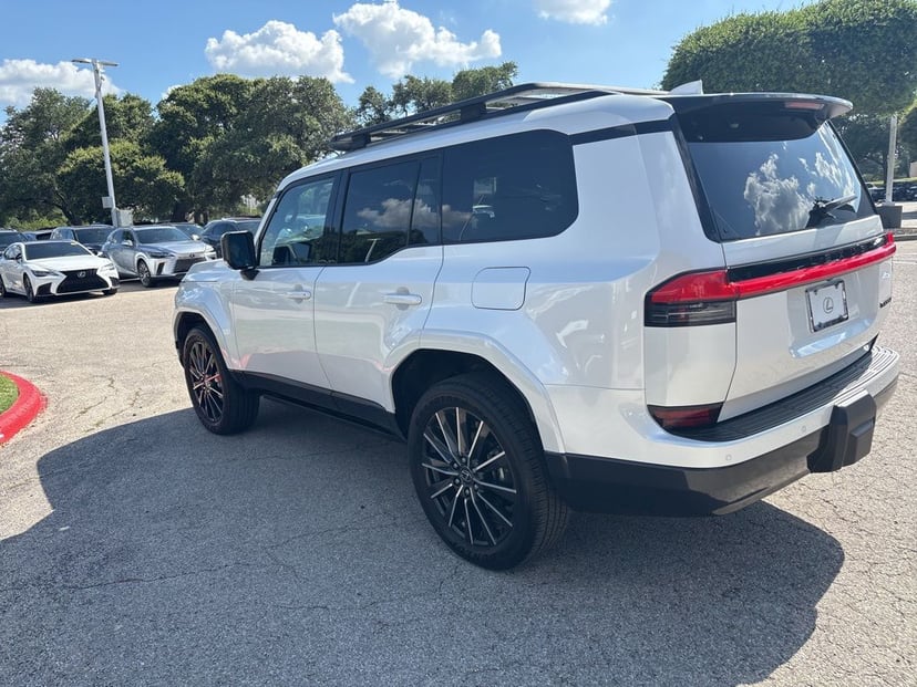 2026 Lexus GX - Image 3