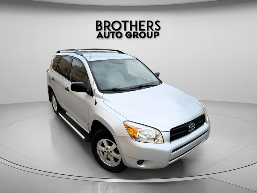 2007 Toyota RAV4 - Image 2
