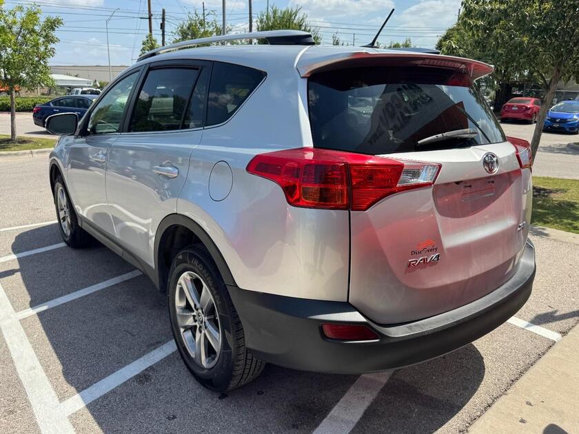 2015 Toyota RAV4 - Image 3