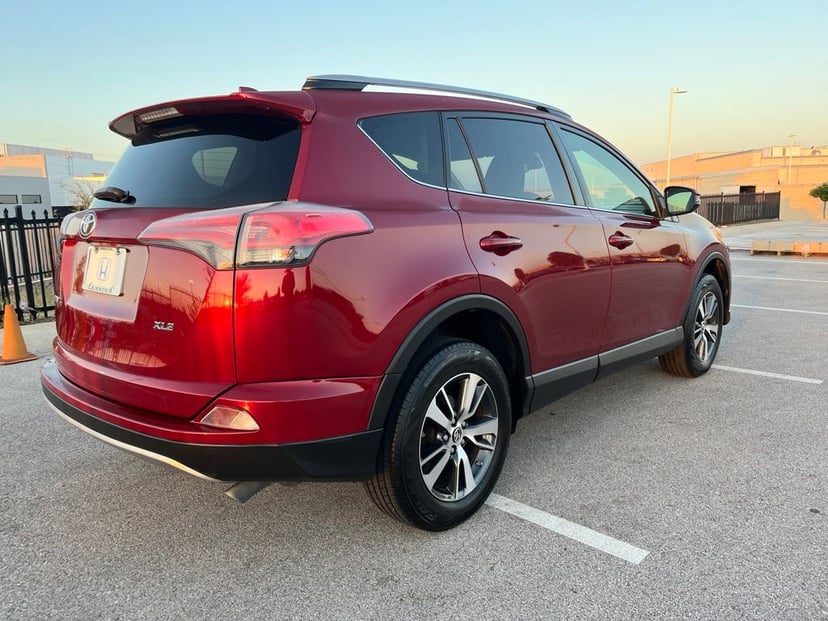 2018 Toyota RAV4 - Image 2