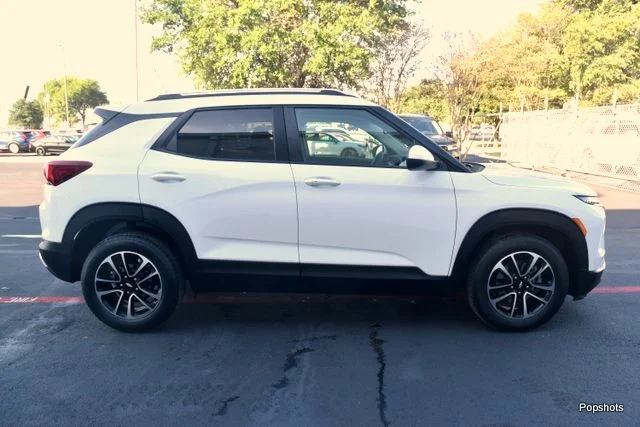 2025 Chevrolet Trailblazer - Image 2