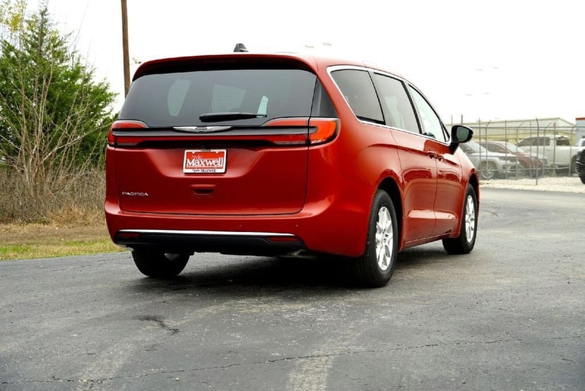 2026 Chrysler Pacifica - Image 3