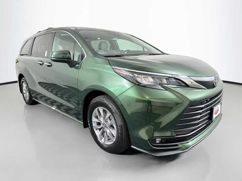 2026 Toyota Sienna - Image 1