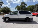 2002 Toyota Sienna - Preview 3