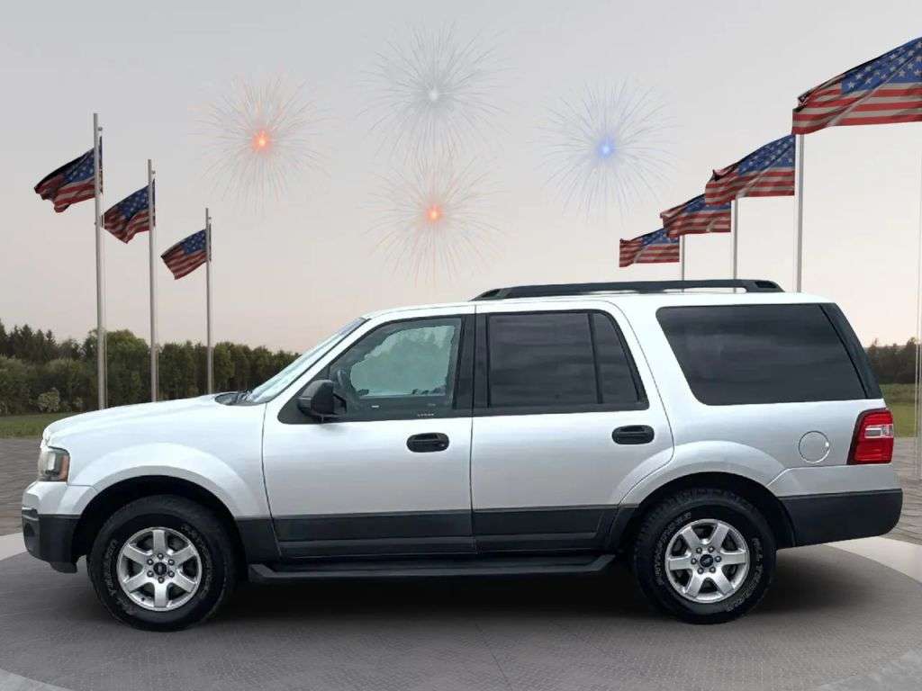 2017 Ford Expedition - Image 2