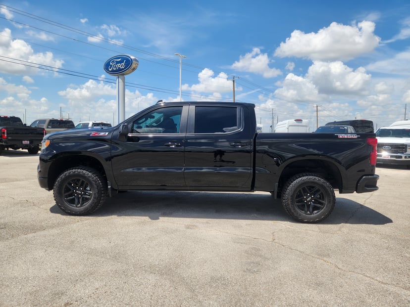 2026 Chevrolet Silverado 1500 - Image 2