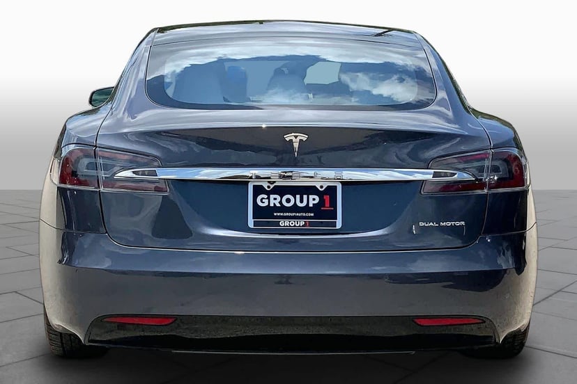 2020 Tesla Model S - Image 2