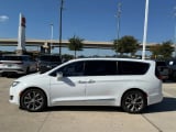 2017 Chrysler Pacifica - Preview 7