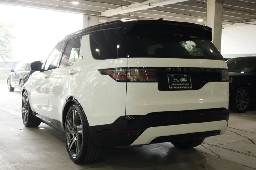 2026 Land Rover Discovery - Image 3