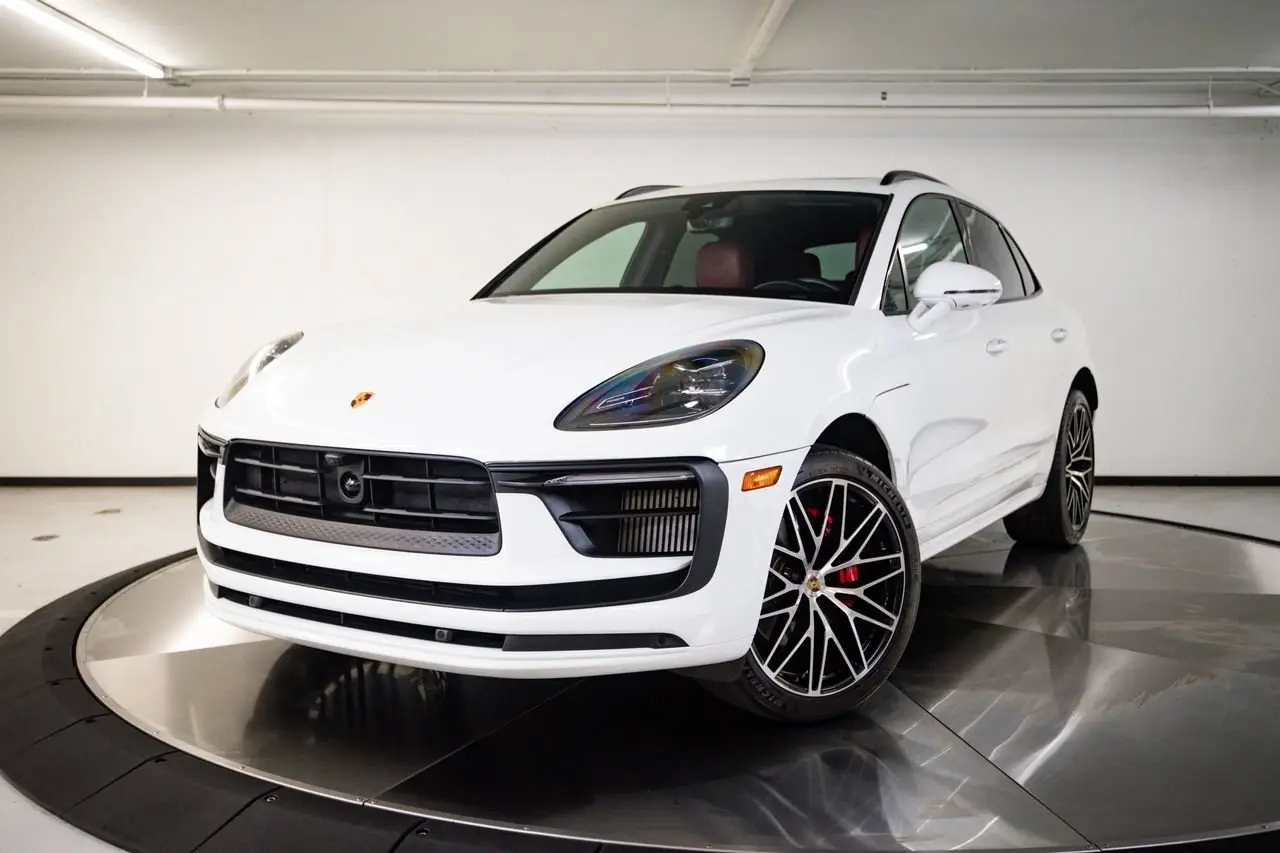 2023 Porsche Macan - Image 1