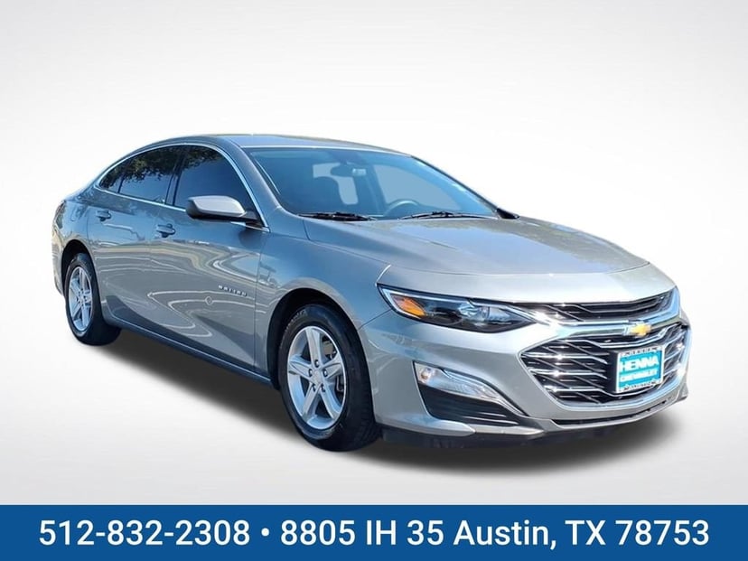2025 Chevrolet Malibu - Image 2