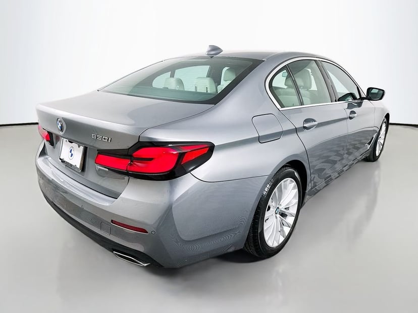 2023 BMW 530i - Image 3