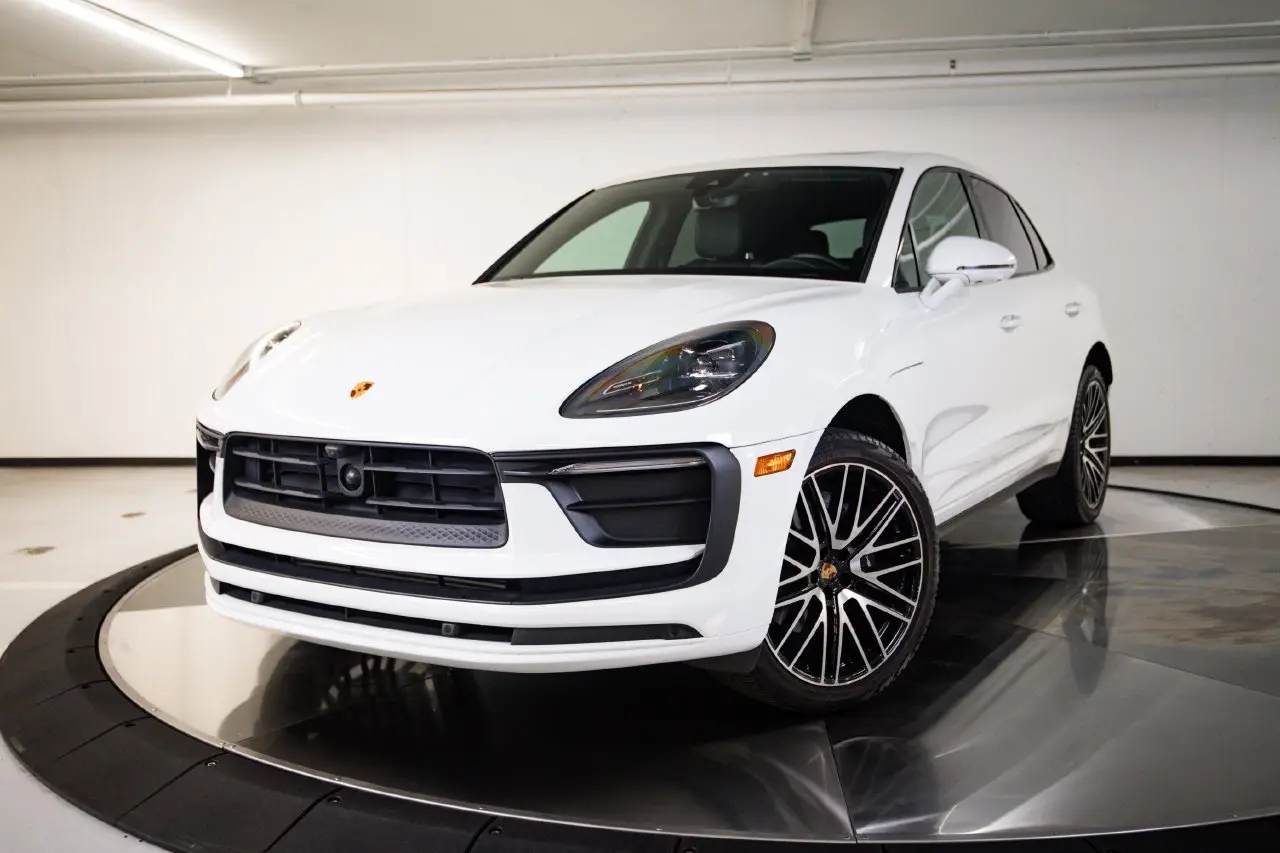 2023 Porsche Macan - Image 1