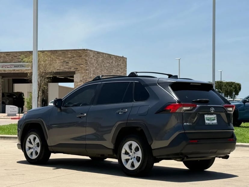 2019 Toyota RAV4 - Image 3