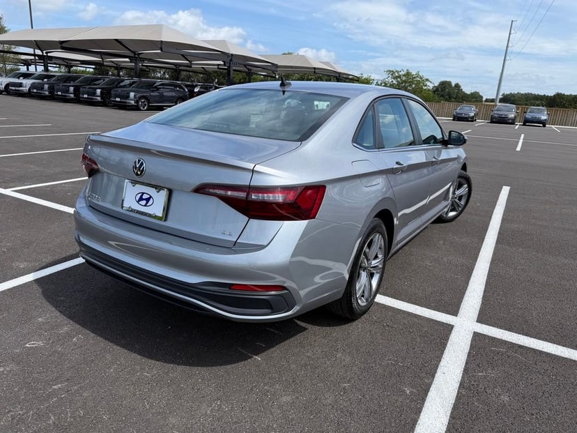2024 Volkswagen Jetta - Image 3