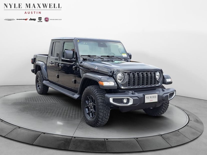 2026 Jeep Gladiator - Image 2